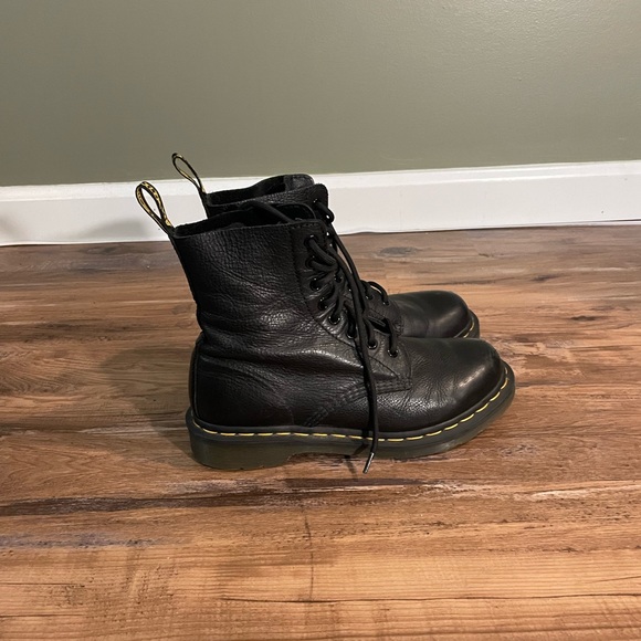 Dr. Martens - Picture 1 of 4